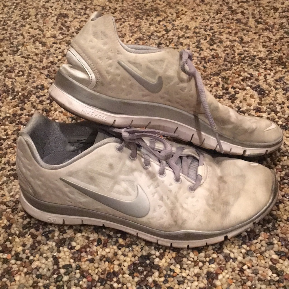 Nike free 5.0 woman’s white 9.5